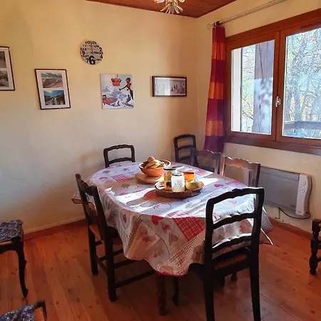 Familial 10 A 12 Places Dans Le Val D'allos シャレー